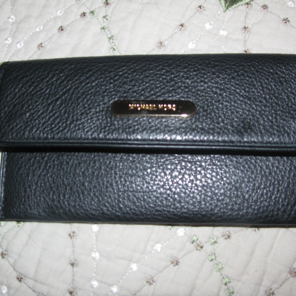 MICHEAL KORS Credit card wallet.